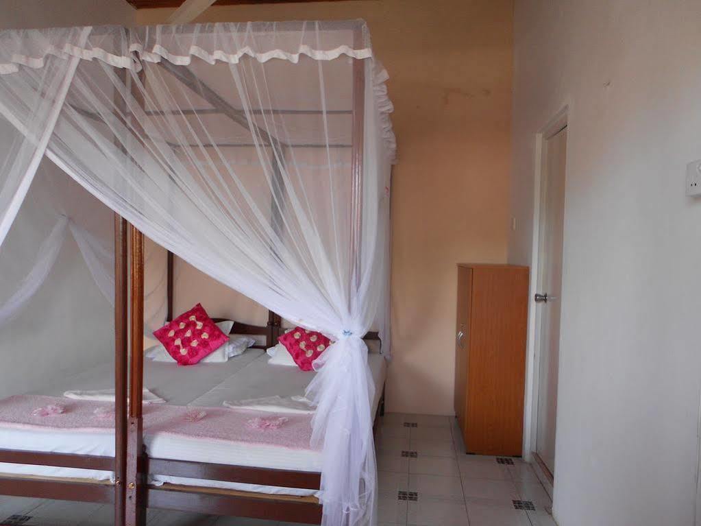Wijenayake'S - Beach Haven Guest House - Galle Fort Exterior photo